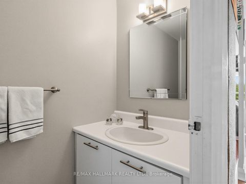Photo 8 at Ph15 - 20 Glebe Road W, Eglinton, Toronto