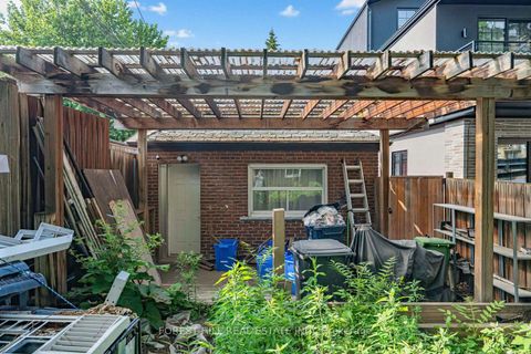 Photo 3 at 2 Mulberry Crescent, Oakwood Village, Toronto