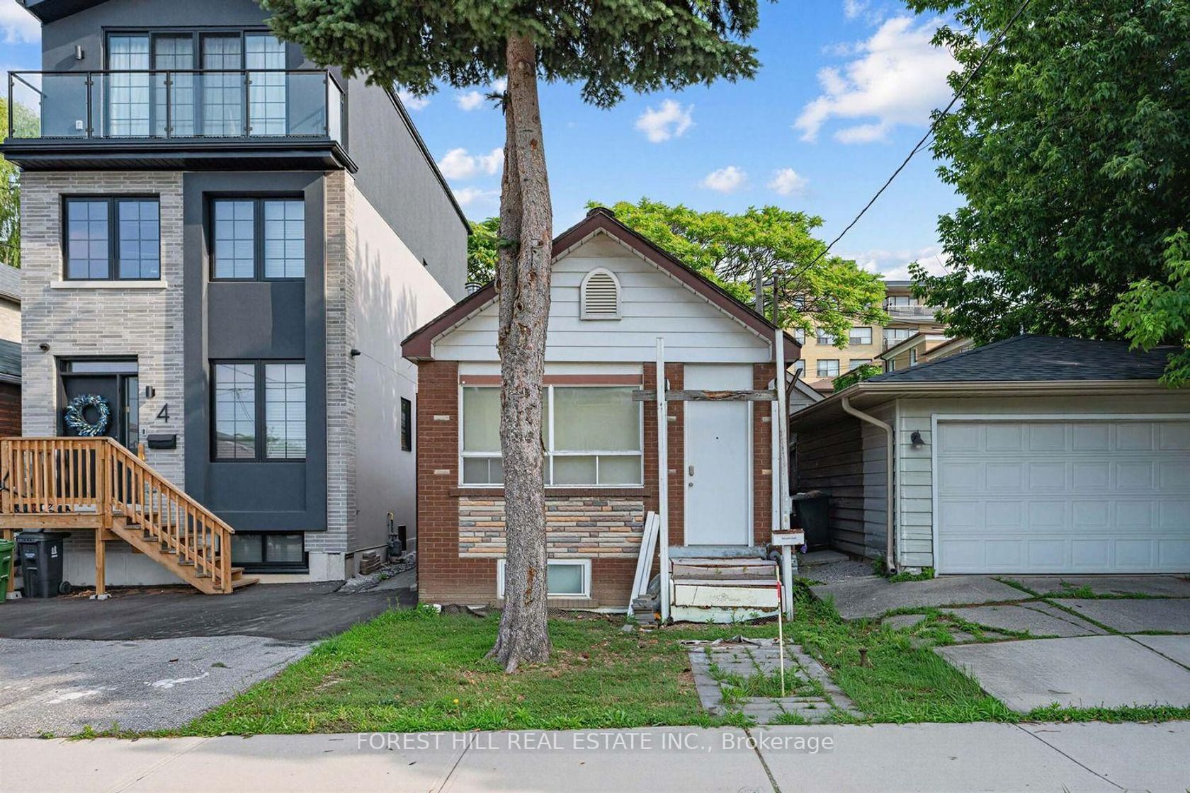 2 Mulberry Crescent, Oakwood Village, Toronto 