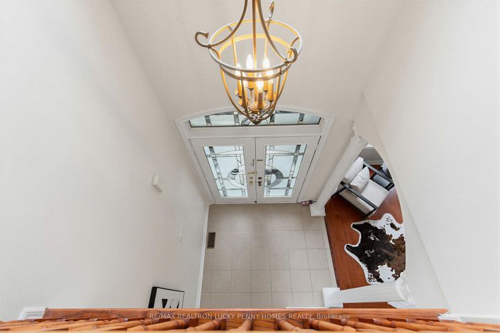 Photo 7 at 17 Coral Cove Court, Greensborough, Markham