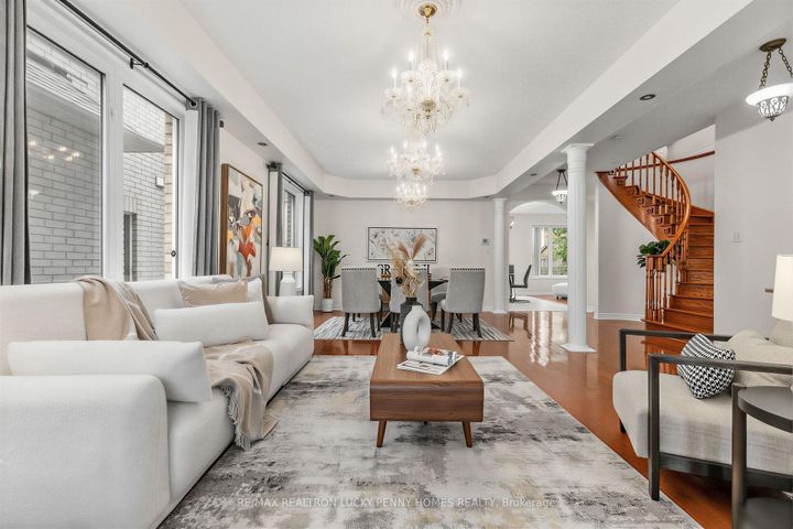 Photo 11 at 17 Coral Cove Court, Greensborough, Markham