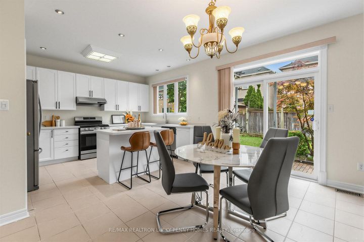 Photo 20 at 17 Coral Cove Court, Greensborough, Markham