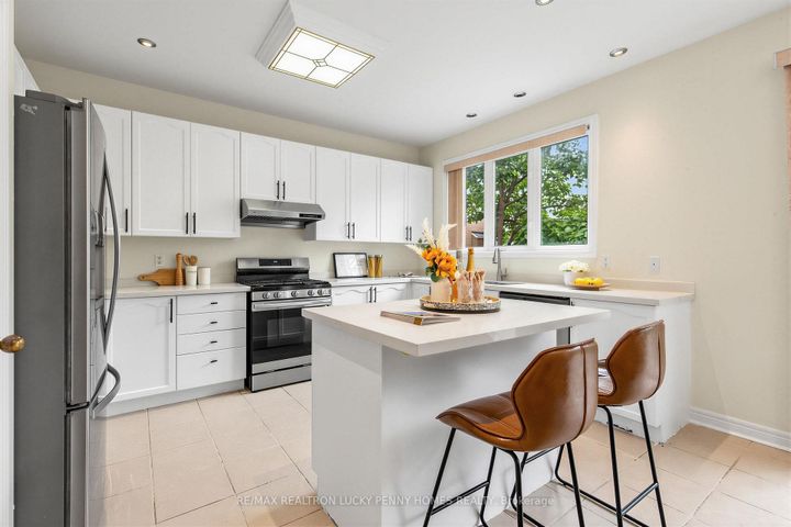 Photo 23 at 17 Coral Cove Court, Greensborough, Markham