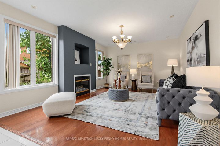 Photo 24 at 17 Coral Cove Court, Greensborough, Markham