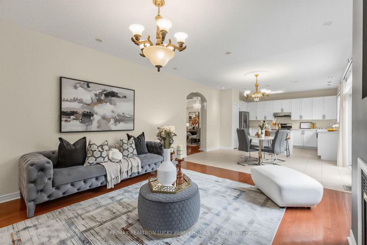 Photo 26 at 17 Coral Cove Court, Greensborough, Markham