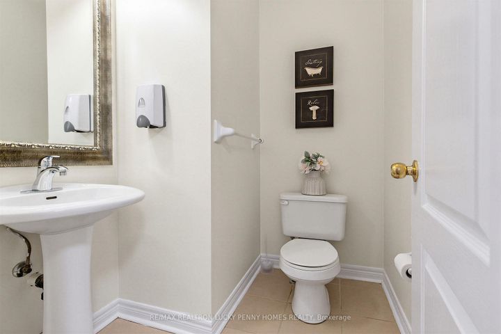 Photo 27 at 17 Coral Cove Court, Greensborough, Markham
