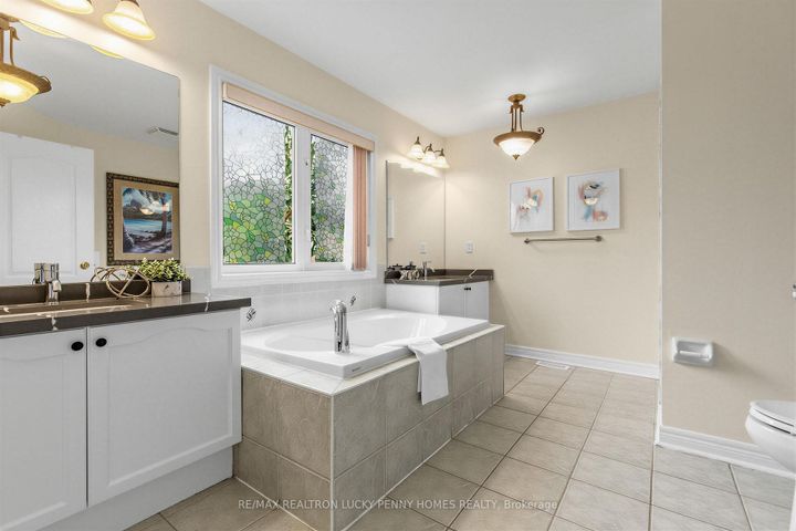 Photo 33 at 17 Coral Cove Court, Greensborough, Markham