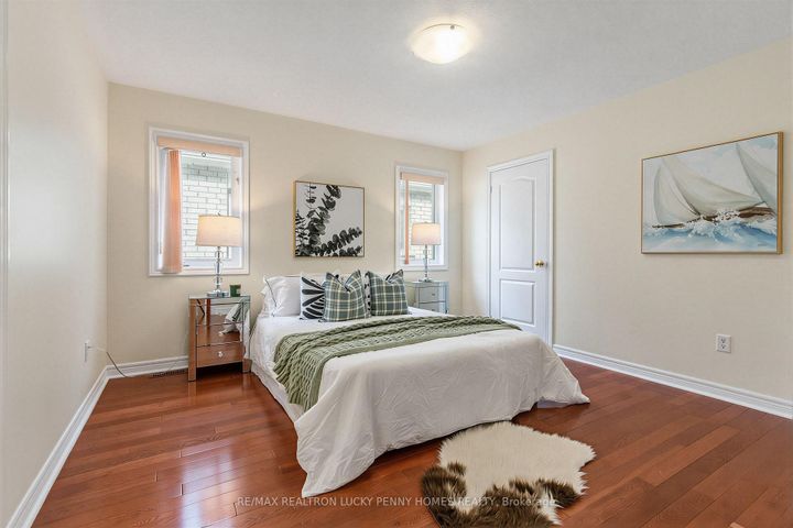Photo 35 at 17 Coral Cove Court, Greensborough, Markham