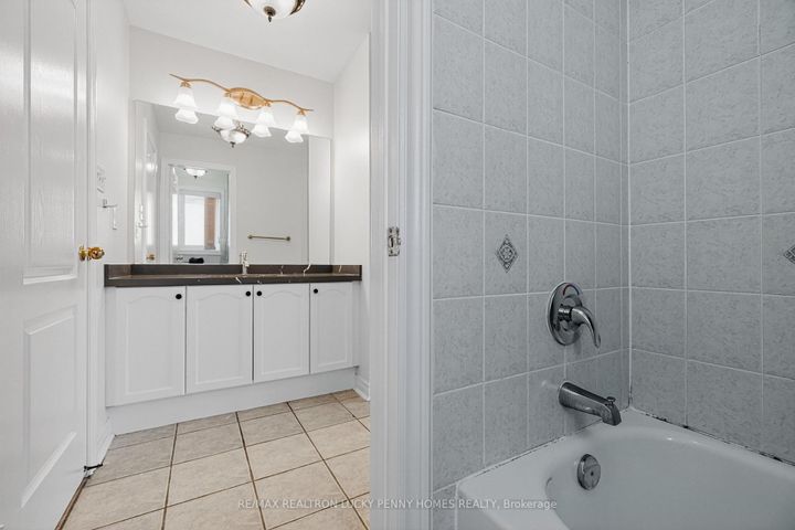 Photo 36 at 17 Coral Cove Court, Greensborough, Markham