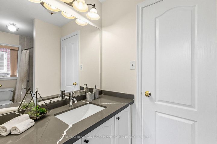 Photo 39 at 17 Coral Cove Court, Greensborough, Markham