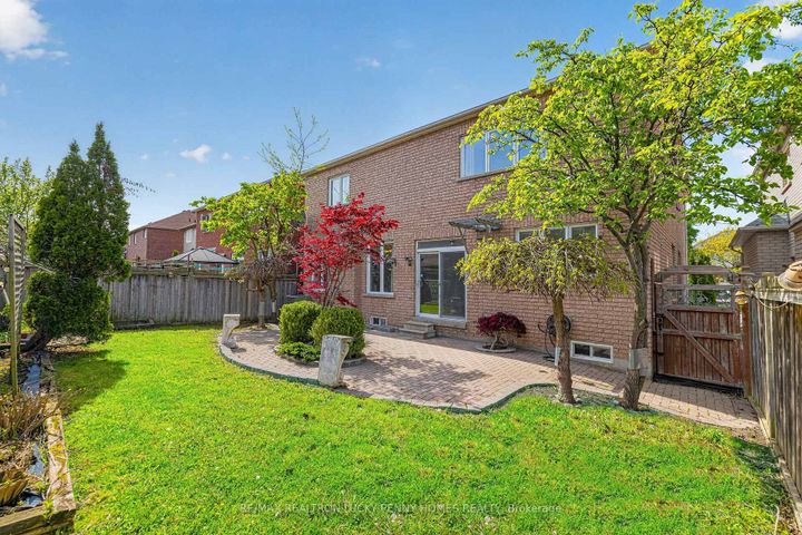 Photo 42 at 17 Coral Cove Court, Greensborough, Markham