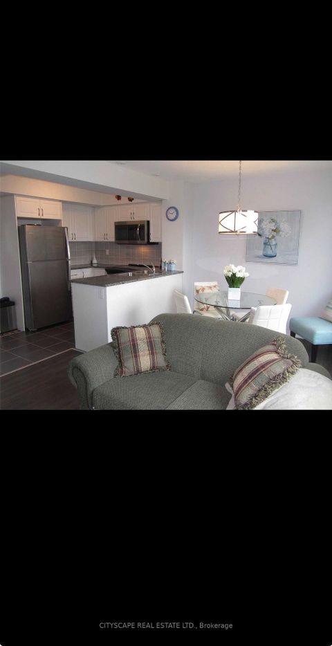 Photo 10 at 213 - 7 Applewood Lane, Etobicoke West Mall, Toronto