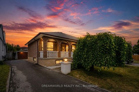 Photo 1 at 53 Compton Crescent, CFB, Toronto