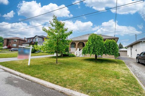 Photo 2 at 53 Compton Crescent, CFB, Toronto