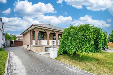 Photo 3 at 53 Compton Crescent, CFB, Toronto