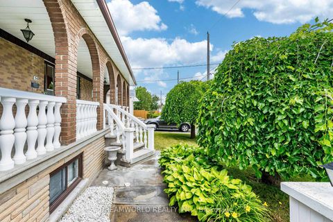 Photo 4 at 53 Compton Crescent, CFB, Toronto