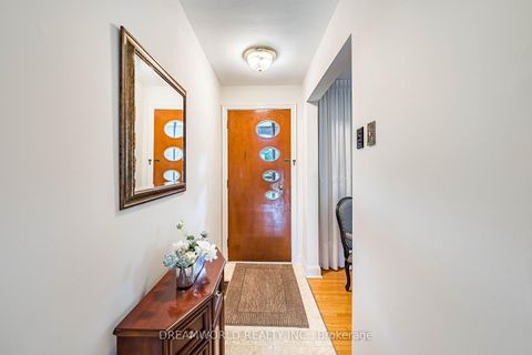 Photo 7 at 53 Compton Crescent, CFB, Toronto