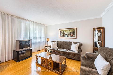 Photo 9 at 53 Compton Crescent, CFB, Toronto