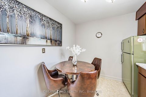 Photo 11 at 53 Compton Crescent, CFB, Toronto