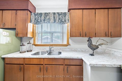 Photo 13 at 53 Compton Crescent, CFB, Toronto
