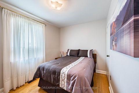 Photo 14 at 53 Compton Crescent, CFB, Toronto