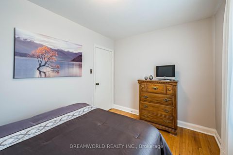 Photo 15 at 53 Compton Crescent, CFB, Toronto