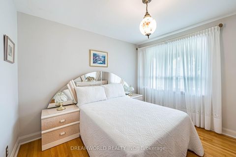 Photo 16 at 53 Compton Crescent, CFB, Toronto