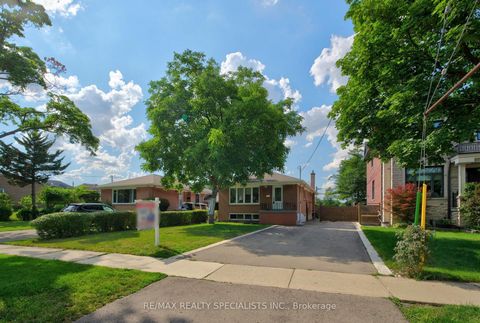 Photo 2 at 94 Eringate Drive, West Deane, Toronto