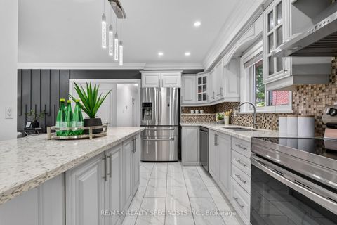 Photo 6 at 94 Eringate Drive, West Deane, Toronto