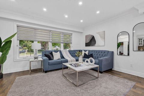 Photo 8 at 94 Eringate Drive, West Deane, Toronto