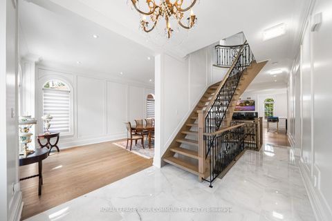Photo 3 at 42 Oatlands Crescent, Mill Pond, Richmond Hill