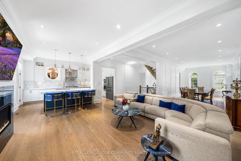 Photo 10 at 42 Oatlands Crescent, Mill Pond, Richmond Hill