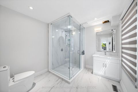 Photo 26 at 42 Oatlands Crescent, Mill Pond, Richmond Hill