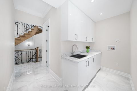 Photo 32 at 42 Oatlands Crescent, Mill Pond, Richmond Hill