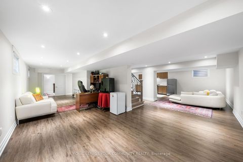 Photo 36 at 42 Oatlands Crescent, Mill Pond, Richmond Hill