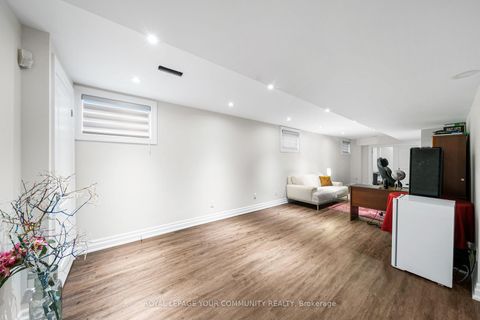 Photo 37 at 42 Oatlands Crescent, Mill Pond, Richmond Hill