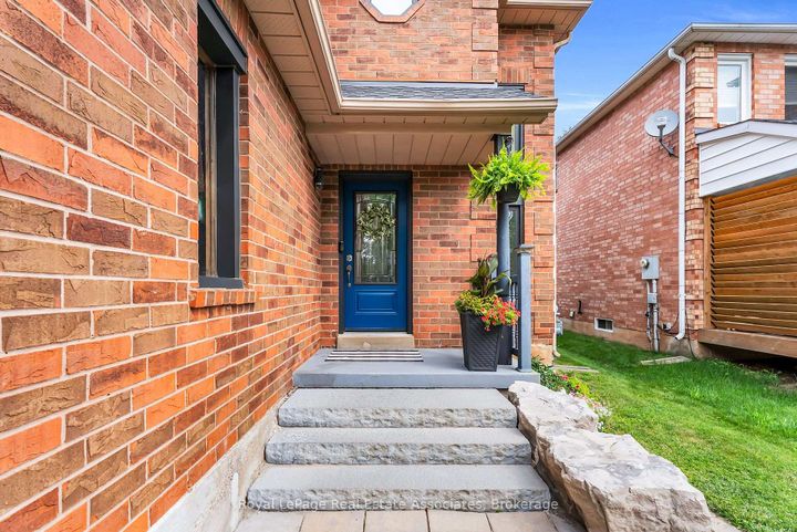 Photo 2 at 22 Mccullough Crescent, Georgetown, Halton Hills