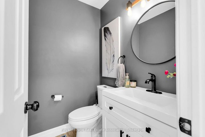 Photo 14 at 22 Mccullough Crescent, Georgetown, Halton Hills