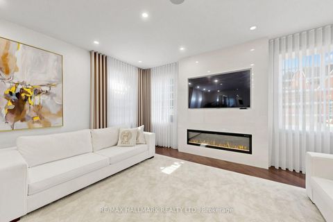 Photo 5 at 63 Willett Crescent, Mill Pond, Richmond Hill
