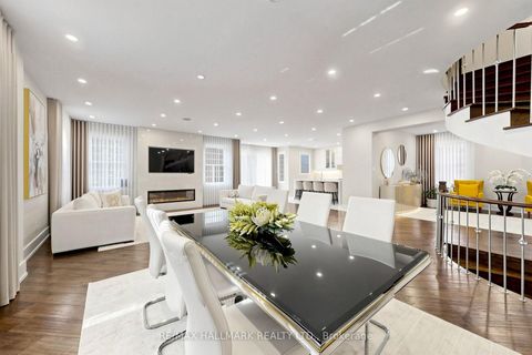 Photo 7 at 63 Willett Crescent, Mill Pond, Richmond Hill
