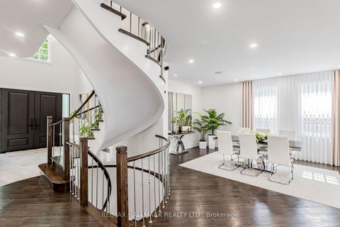Photo 15 at 63 Willett Crescent, Mill Pond, Richmond Hill