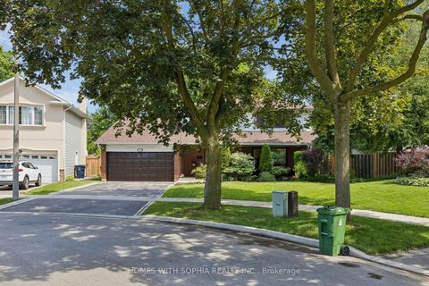 Photo 2 at 34 Rustywood Drive, Donalda, Toronto