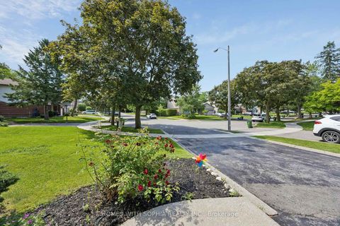 Photo 3 at 34 Rustywood Drive, Donalda, Toronto
