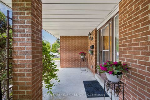 Photo 5 at 34 Rustywood Drive, Donalda, Toronto