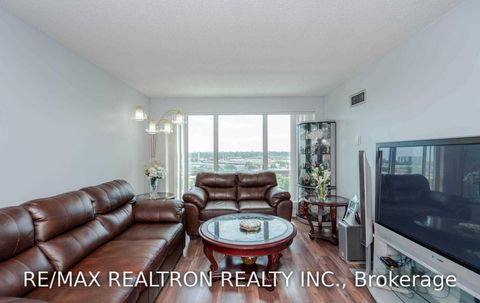 Photo 11 at 910 - 8 Lee Centre Drive, Woburn, Toronto