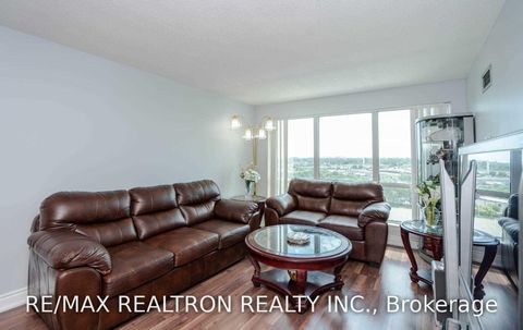 Photo 12 at 910 - 8 Lee Centre Drive, Woburn, Toronto