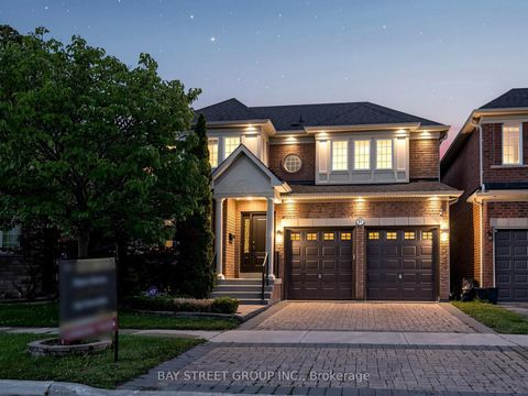 Photo 1 at 27 Wagon Wheel Crescent, Jefferson, Richmond Hill
