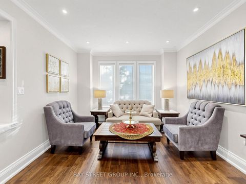 Photo 2 at 27 Wagon Wheel Crescent, Jefferson, Richmond Hill
