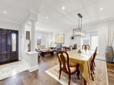 Photo 4 at 27 Wagon Wheel Crescent, Jefferson, Richmond Hill