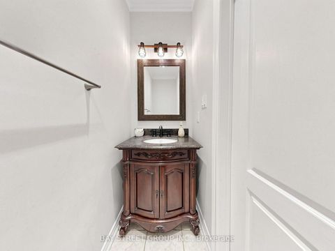 Photo 11 at 27 Wagon Wheel Crescent, Jefferson, Richmond Hill